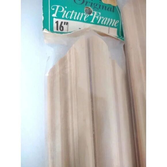 DECRA-MOLD PICTURE FRAMES Unfinised Wood 16" and 20" - Picture 6 of 11